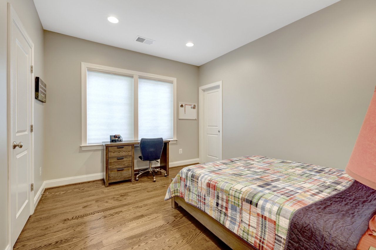 300 Jade Ct NW