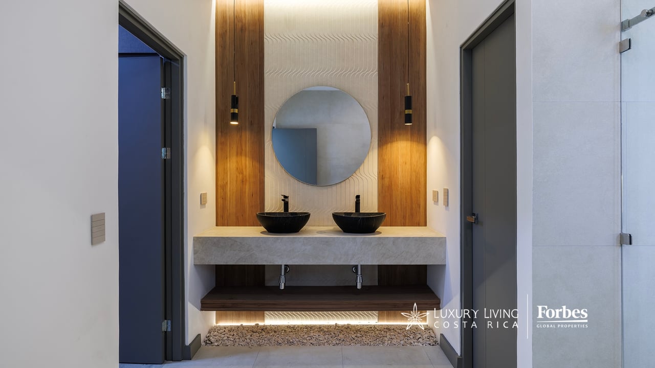 21468 - Remodeled 1-level house, 4 bedrooms, pool, terrace and garden