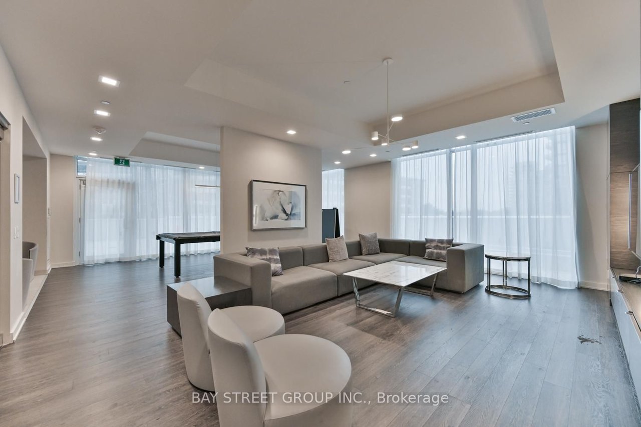 PENTHOUSE IN THE HEART OF NORTH YORK
