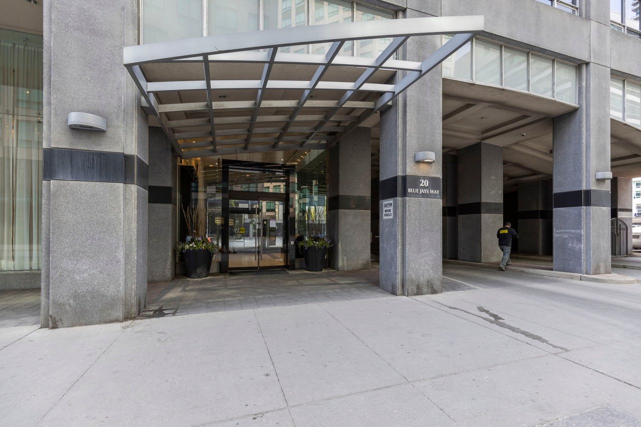 20 Blue Jays Way Unit 1705