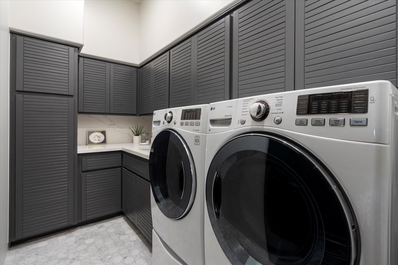 10046 E Hidden Valley Rd