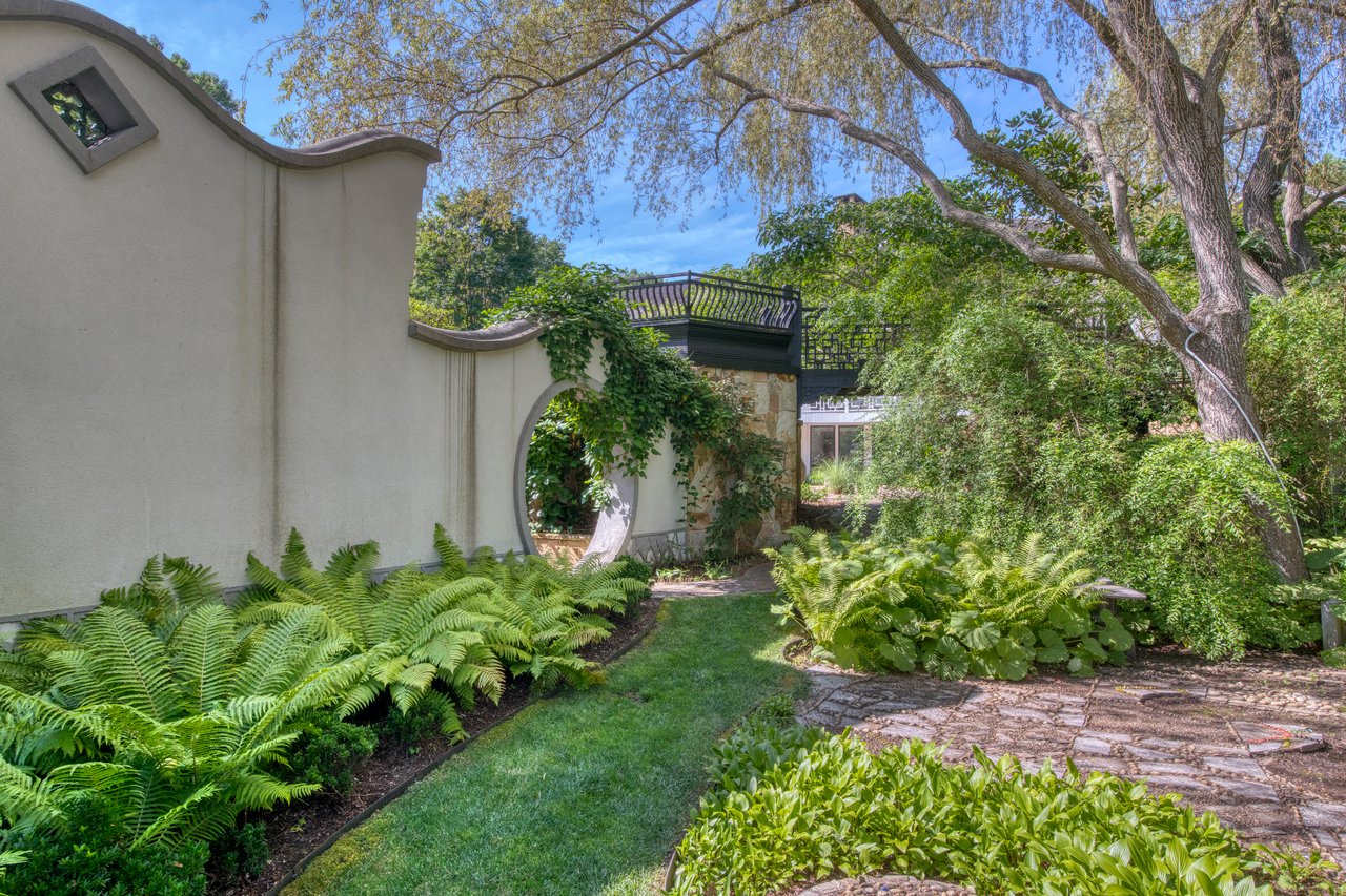 An Irreplaceable Garden Estate