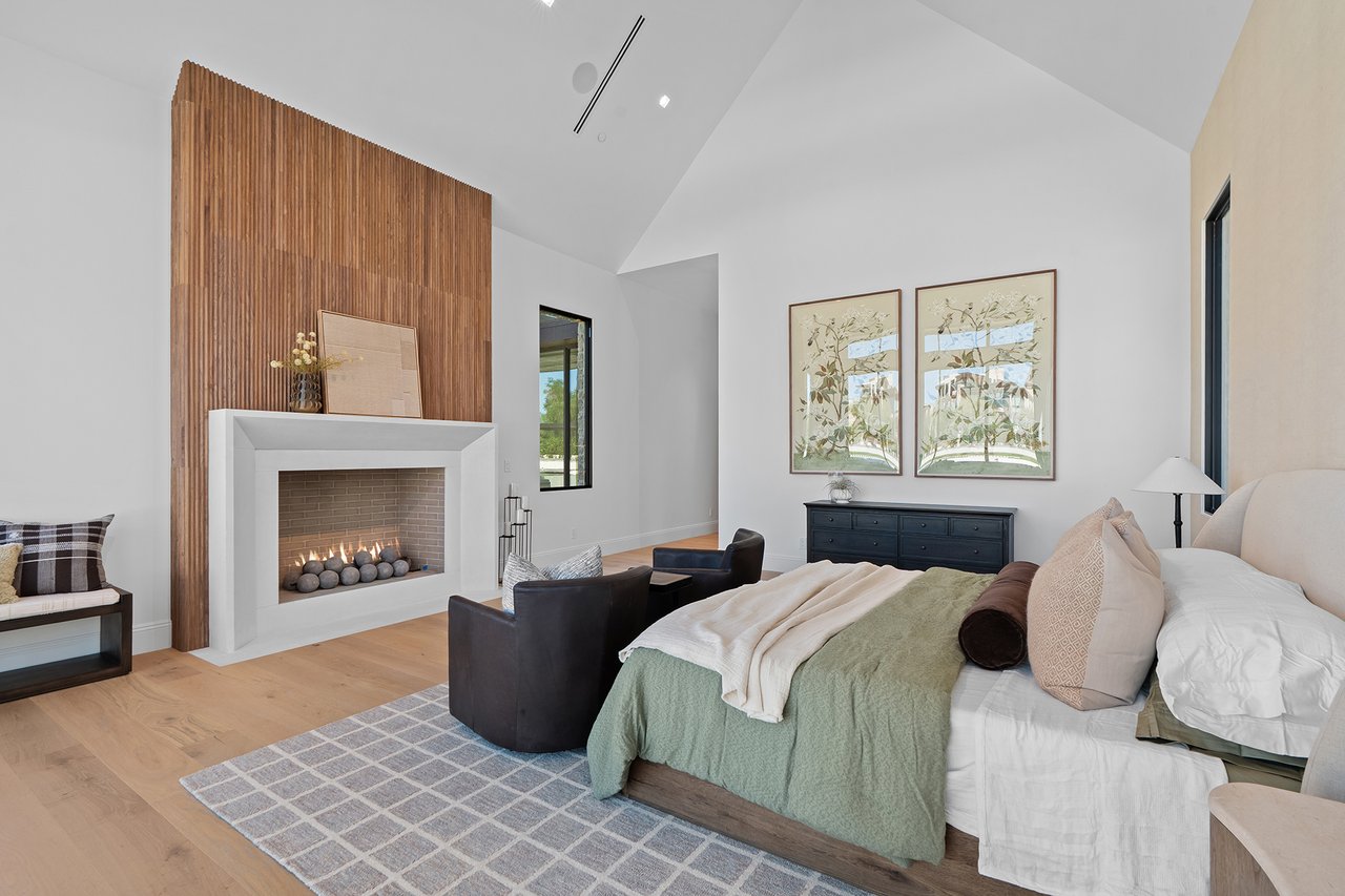 6230 E HILLCREST Boulevard