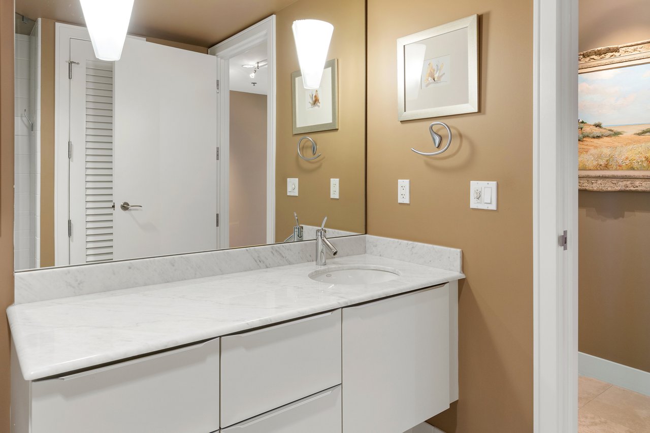 Elevated Corner with Downtown/Bay Views