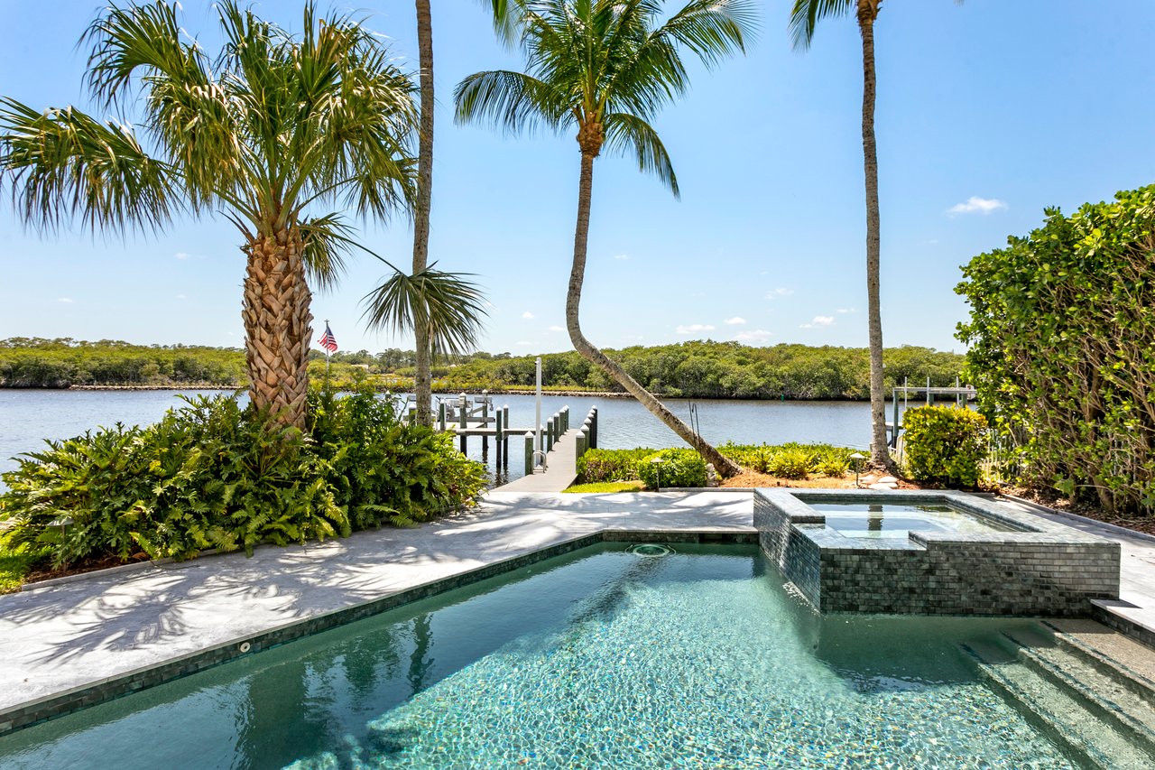 8566 SE North Passage Way