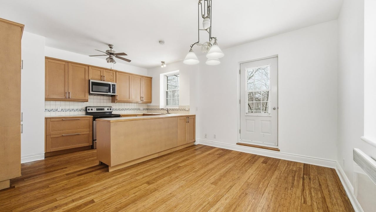 At the edge of Westmount | Corner unit with a view of Mount Royal