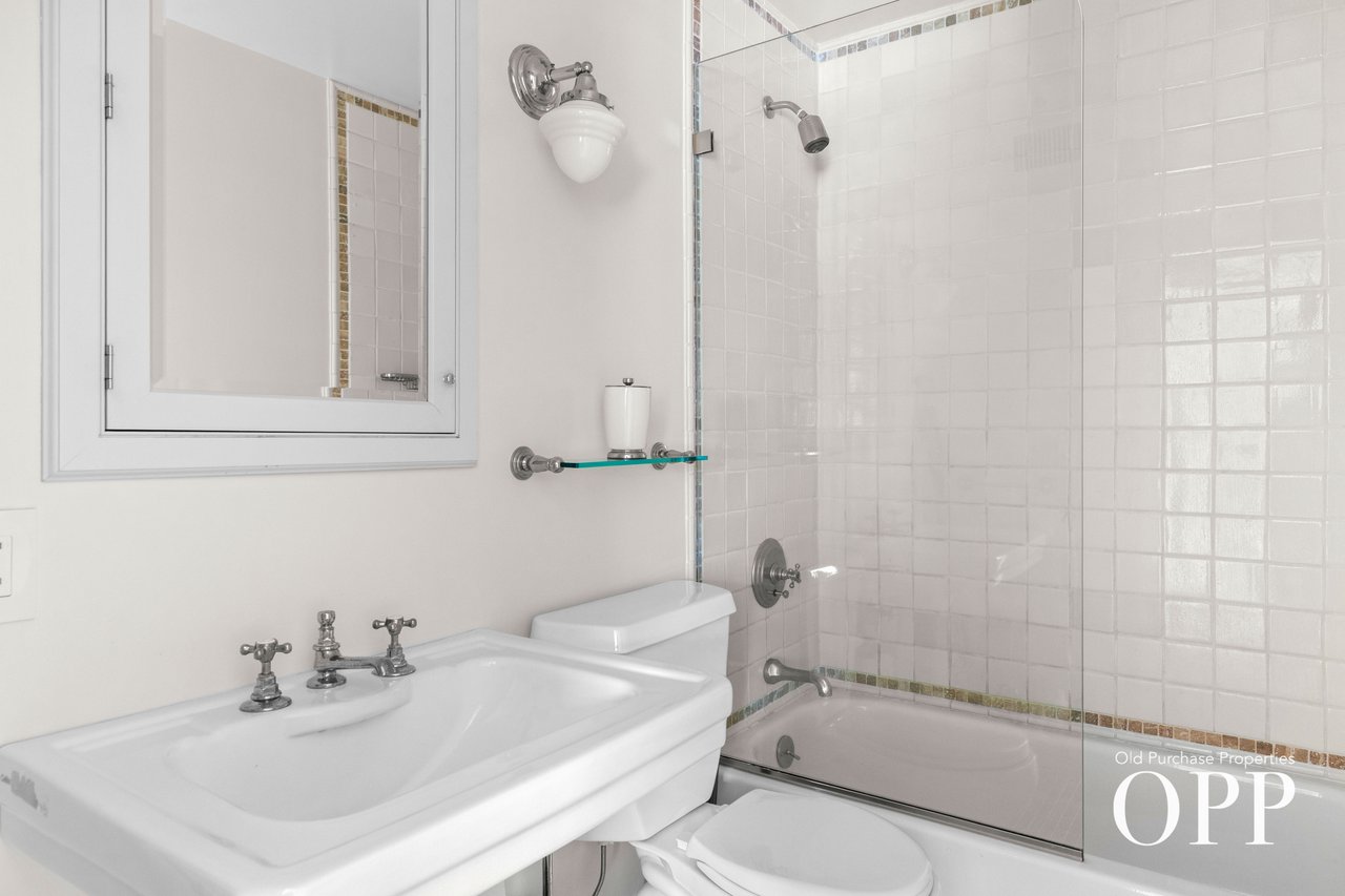 CHARMING SUMMER RETREAT WITH GARDENS & BAY BREEZES