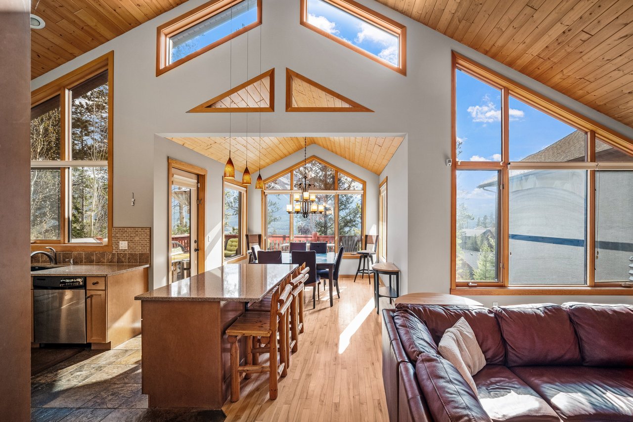 369 Eagle Heights