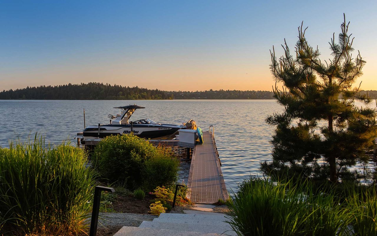 An Extraordinary Expression of Modern Waterfront Living on Mercer Island
