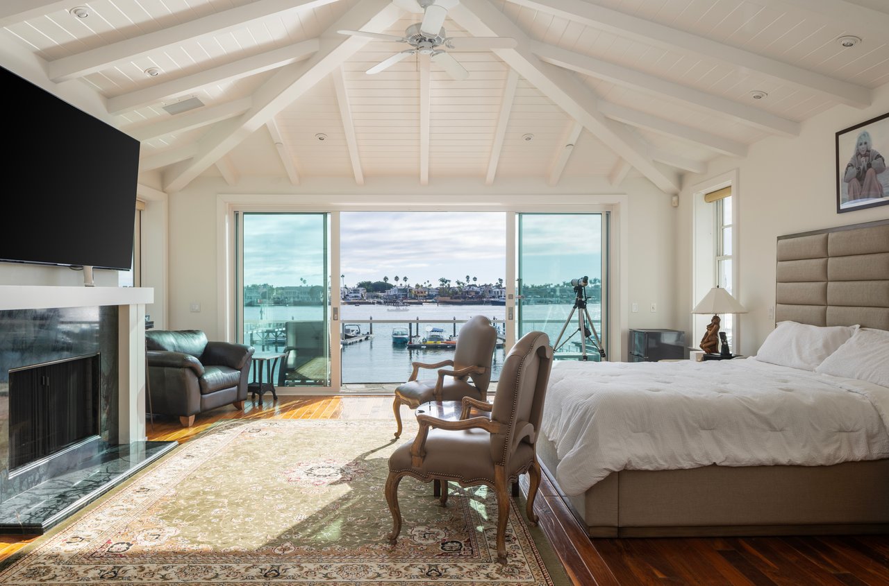 Rare Bayfront Offering
