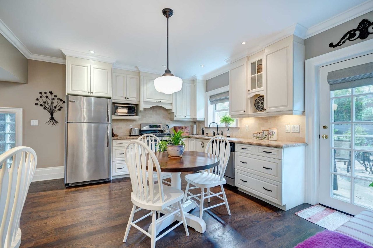 272 Glen Manor Dr W