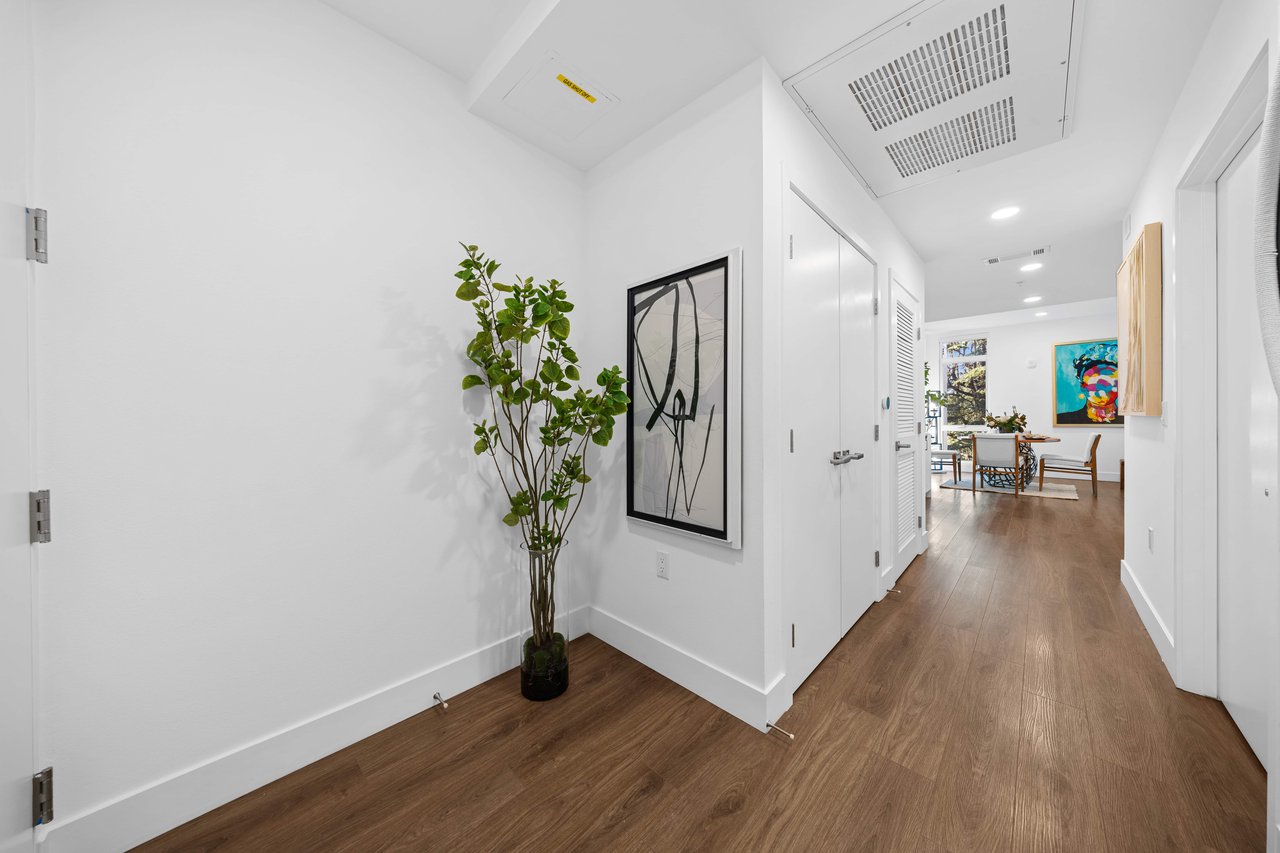 218 N El Molino #403
