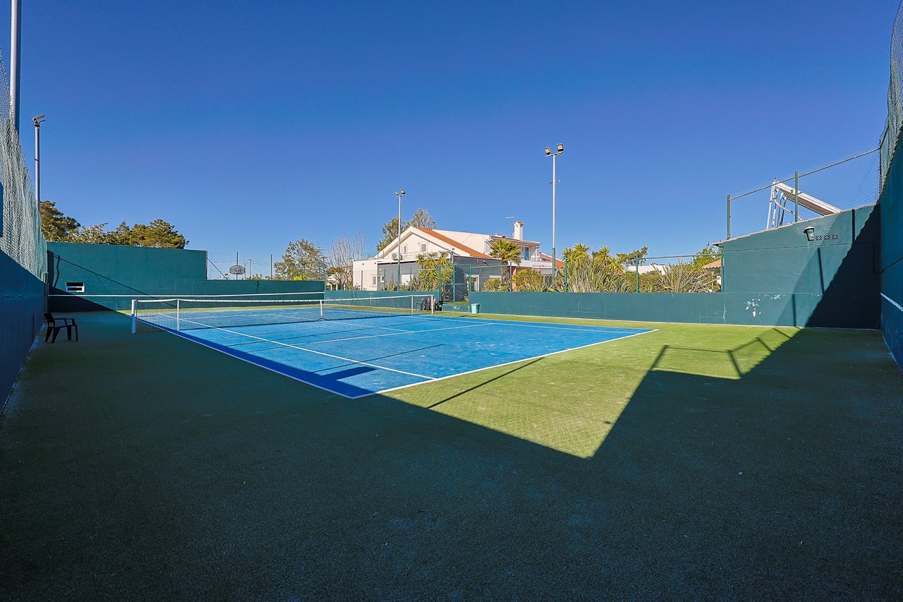 Exclusive 4,000 m² Estate in Azeitão with Tennis Court, Spa & Approved Development Project