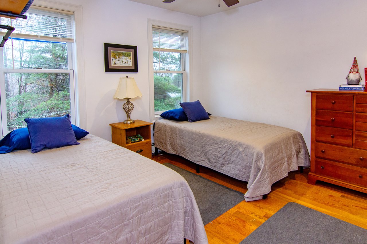 Pet Friendly, updated single family home for Ski Season