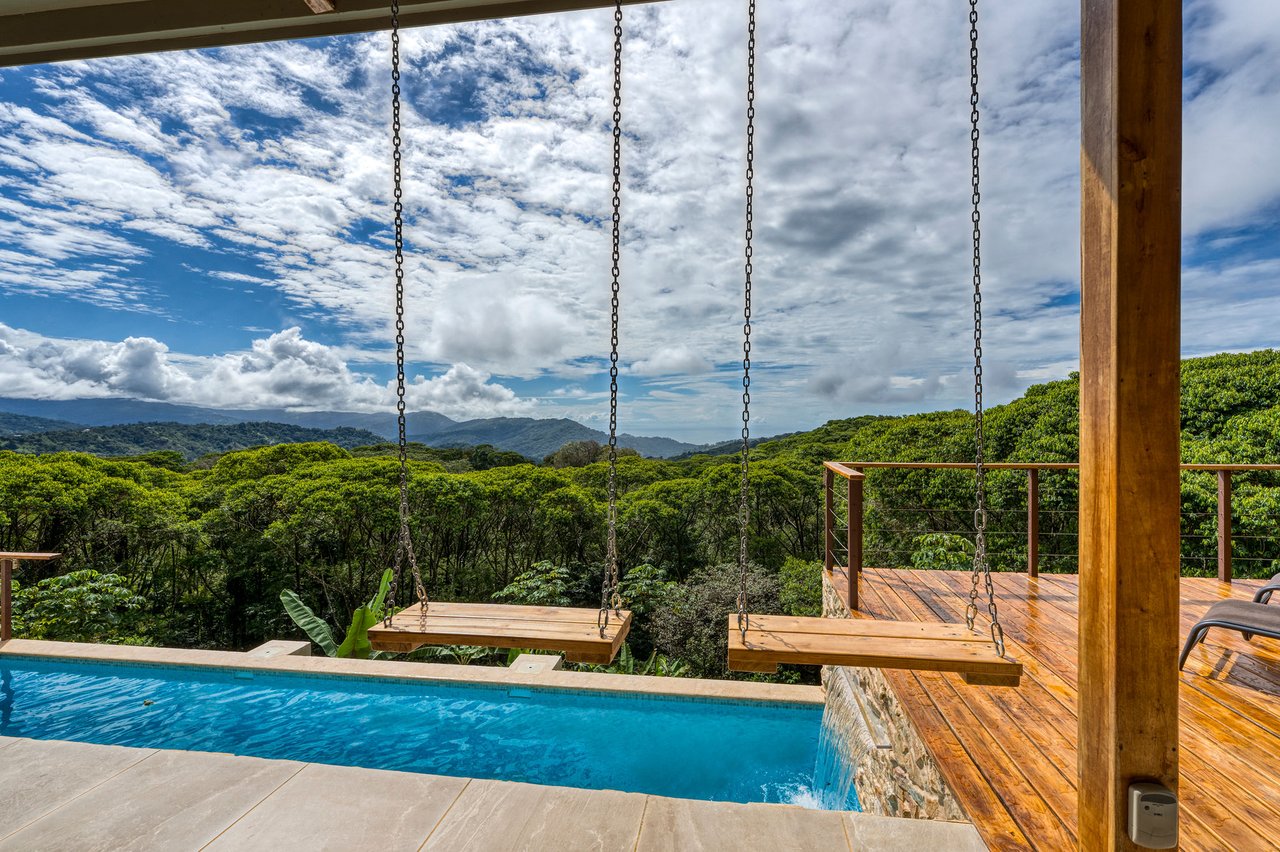 NEW PRIVATE MOUNTAIN HOME WITH OCEAN VIEWS ABOVE LAGUNAS