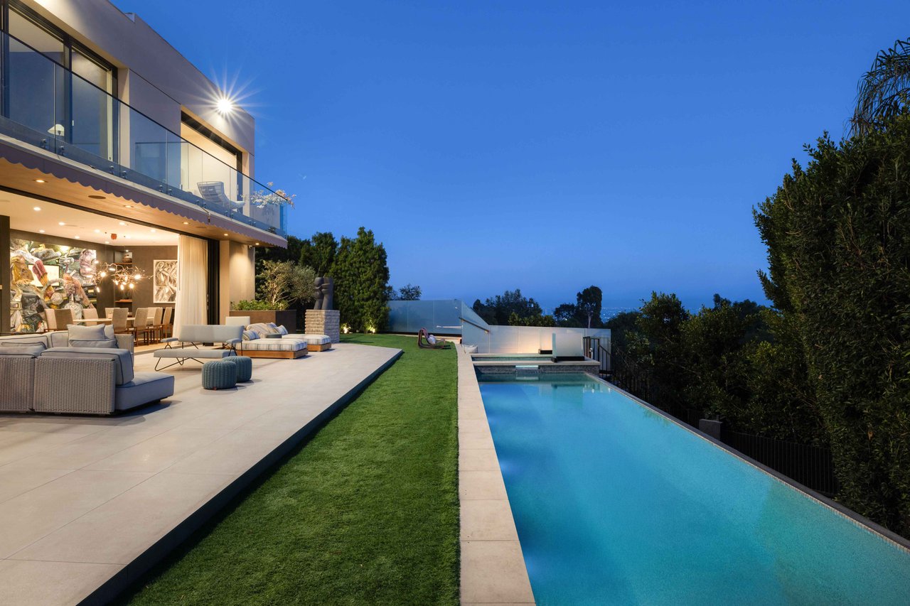 815 N Tigertail Rd, Brentwood