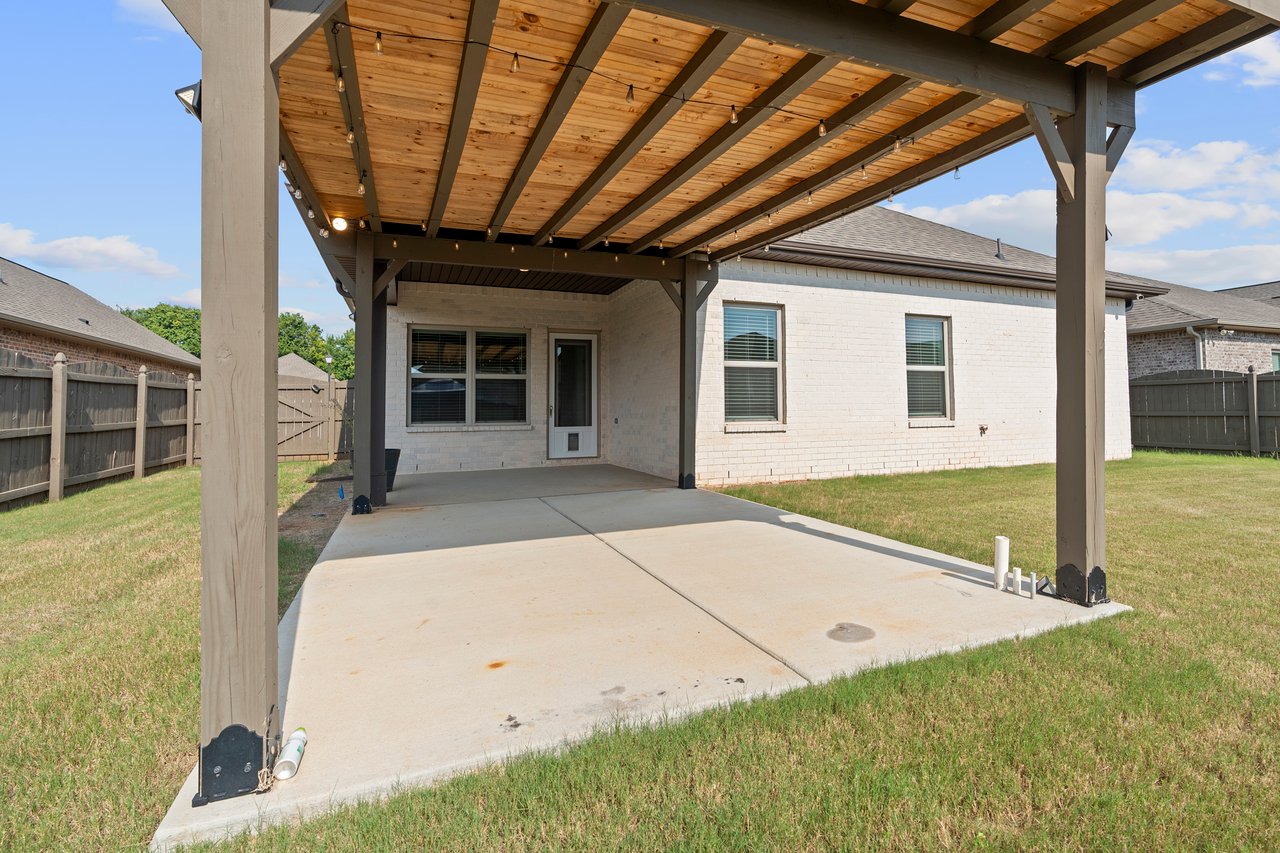 LUXURIOUS MADISON CITY SCHOOLS HOME!