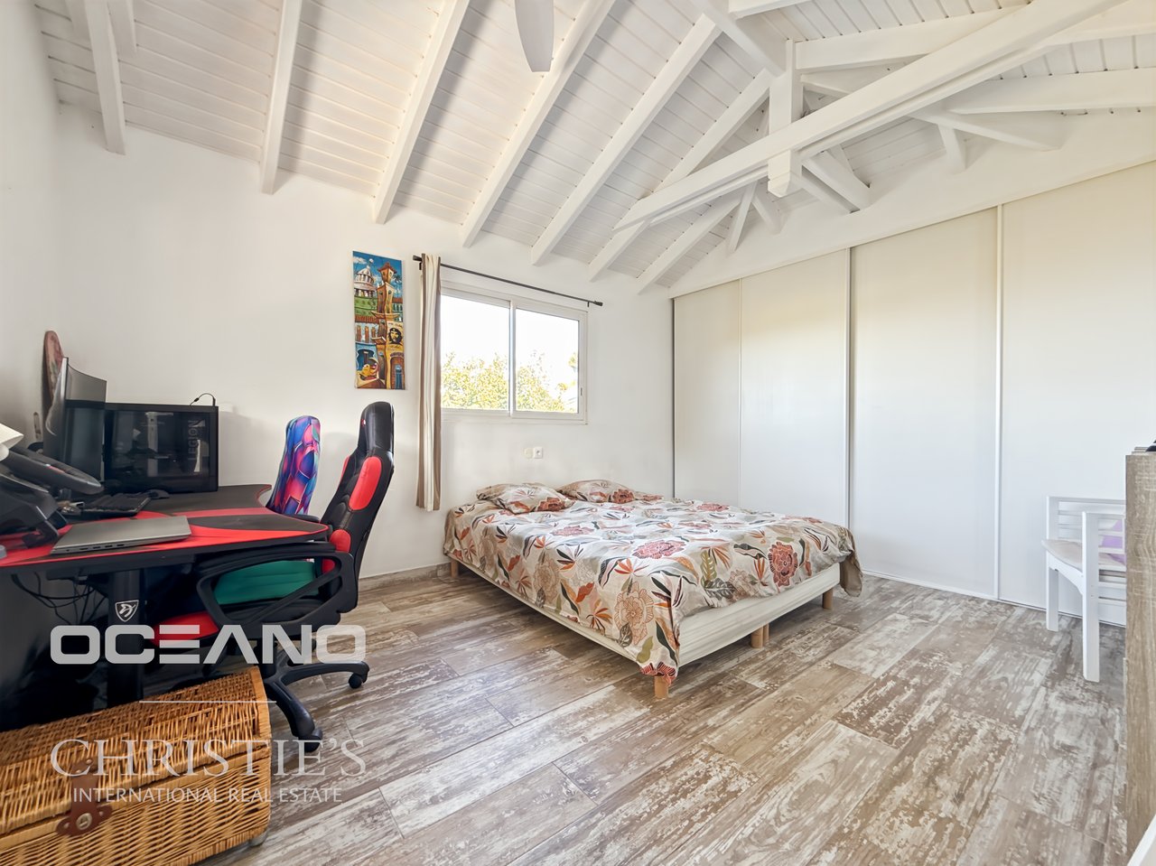 Spacious 3-Bedroom Villa + Studio – OYSTER POND