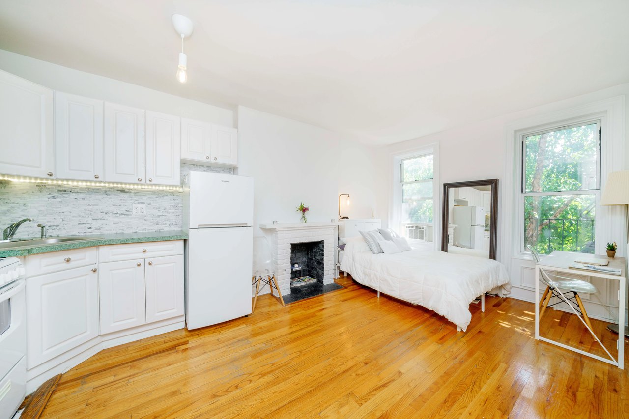 88 Horatio Street Unit: 4B