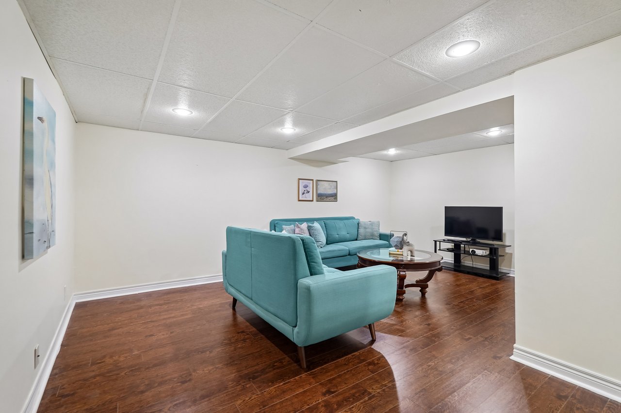 Move-in ready in the heart of Glen Abbey