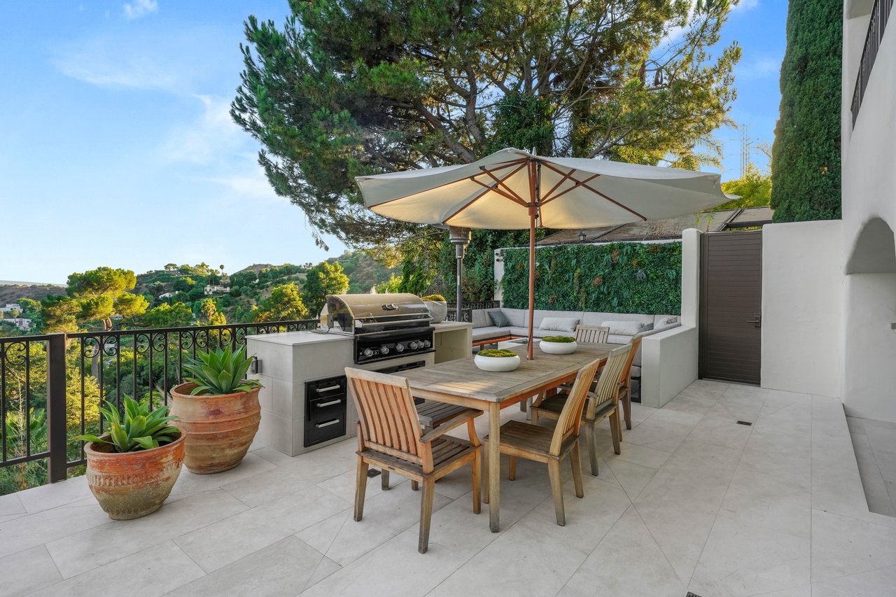 7212 Mulholland Dr, Hollywood Hills