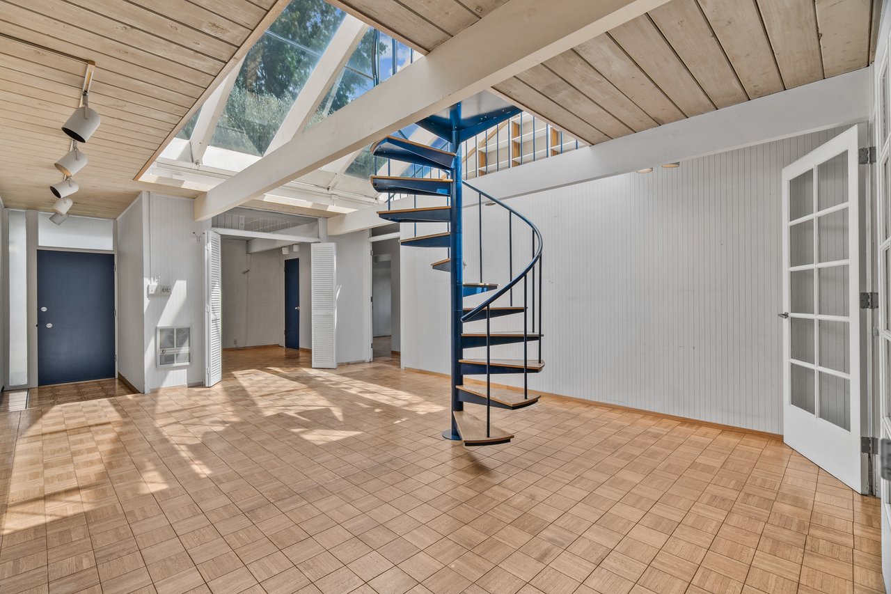 1736 Frobisher WAY