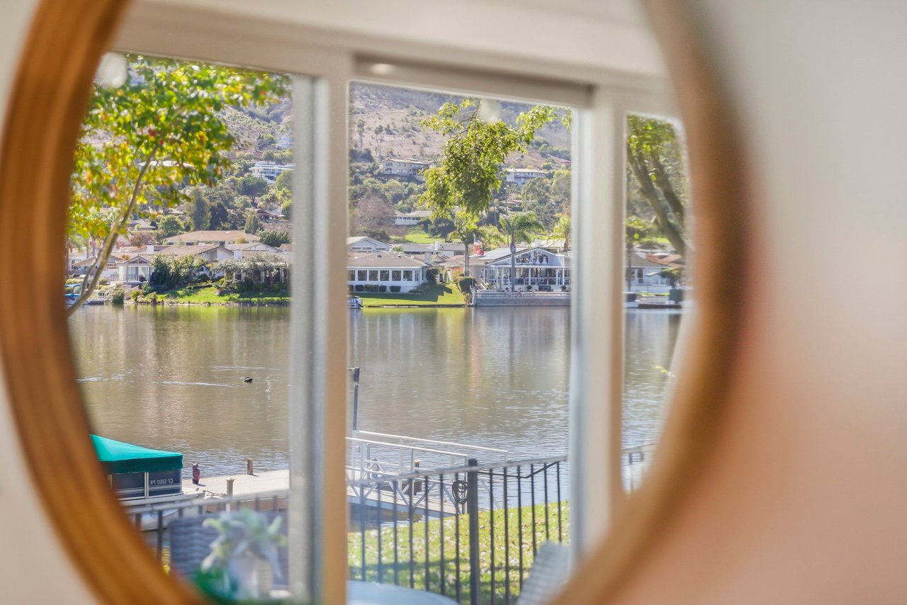 1541 Via Entrada Del Lago