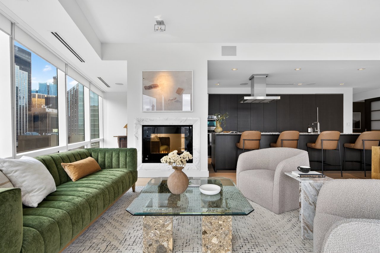 Suite 2806- 180 University Avenue