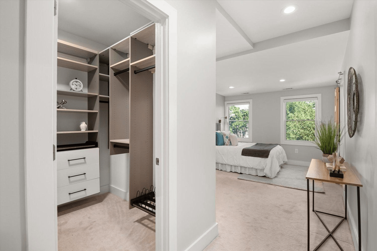 613 Longfellow St NW