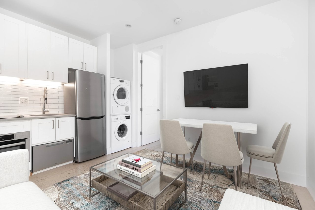 47 E 7th St #BB