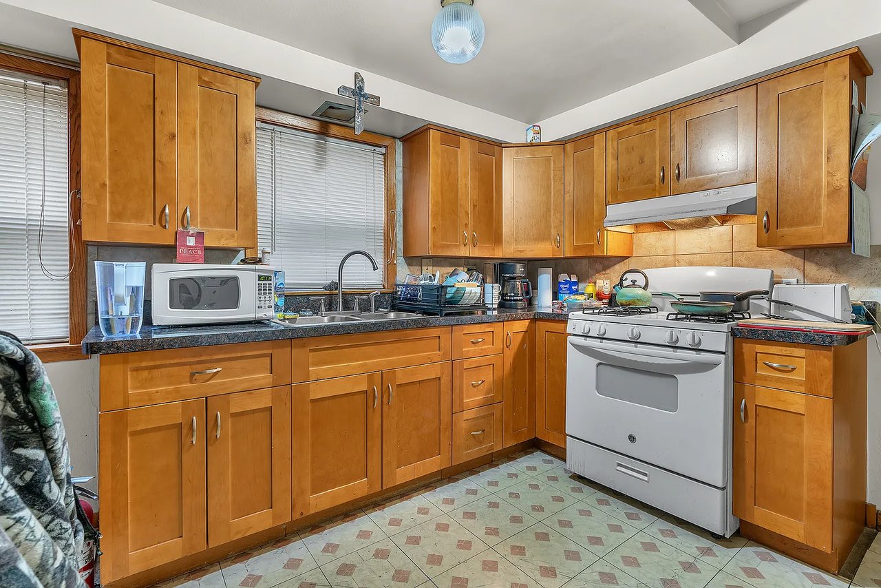 6048 W 79th Street, Burbank, IL