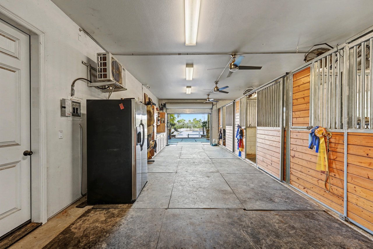 40801 Avenida La Cresta