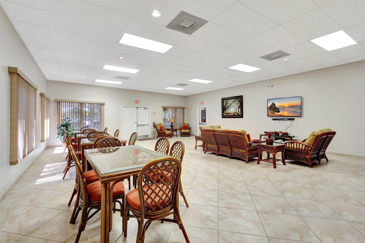 105 Paradise Harbour Boulevard #109