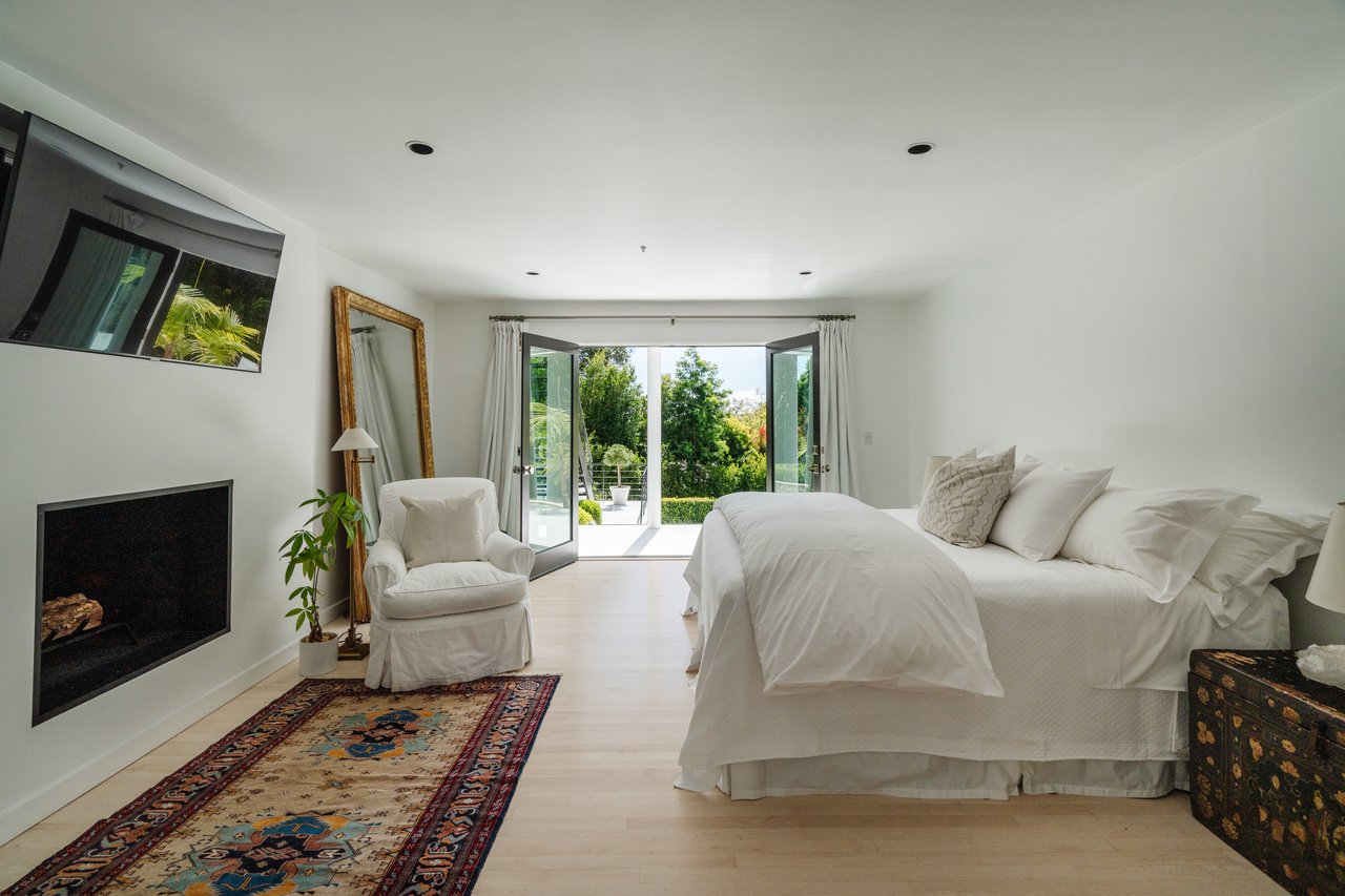 1558 Sunset Plaza Dr, Hollywood Hills