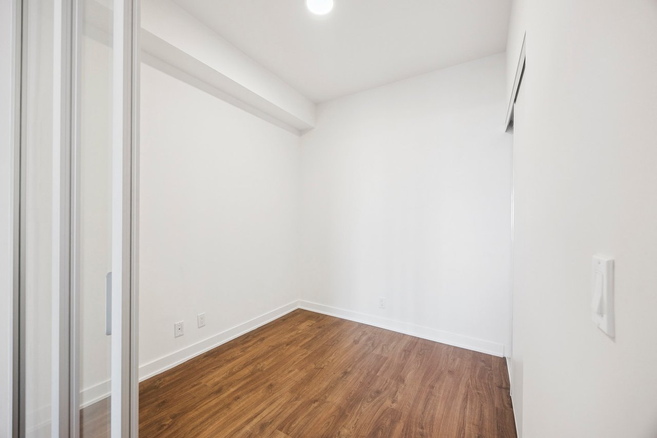50 Upper Mall Way #2109
