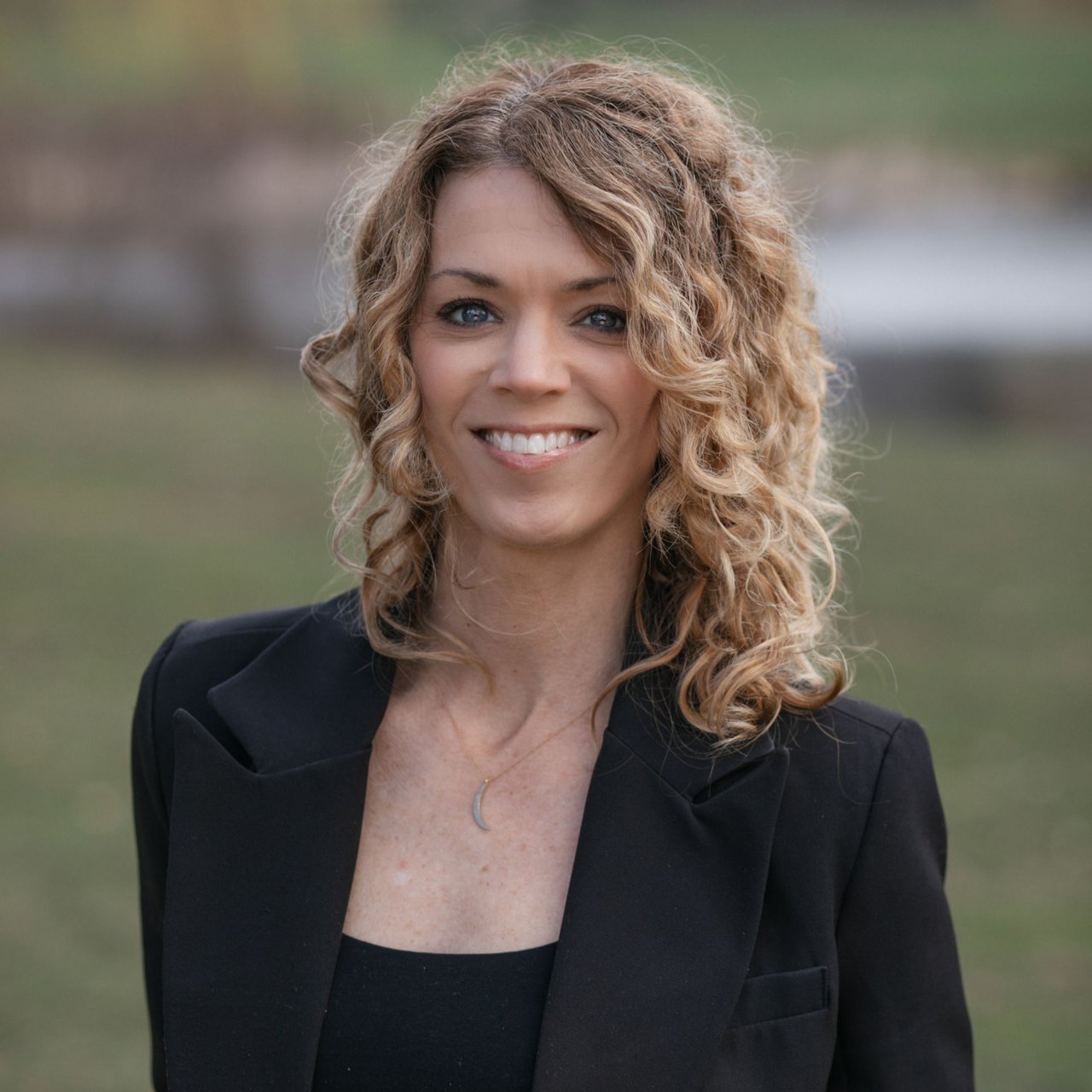 Kelly Villetto Newtown, CT Real Estate Agent Headshot