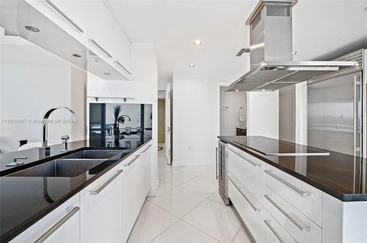 17121 Collins Ave #2108
