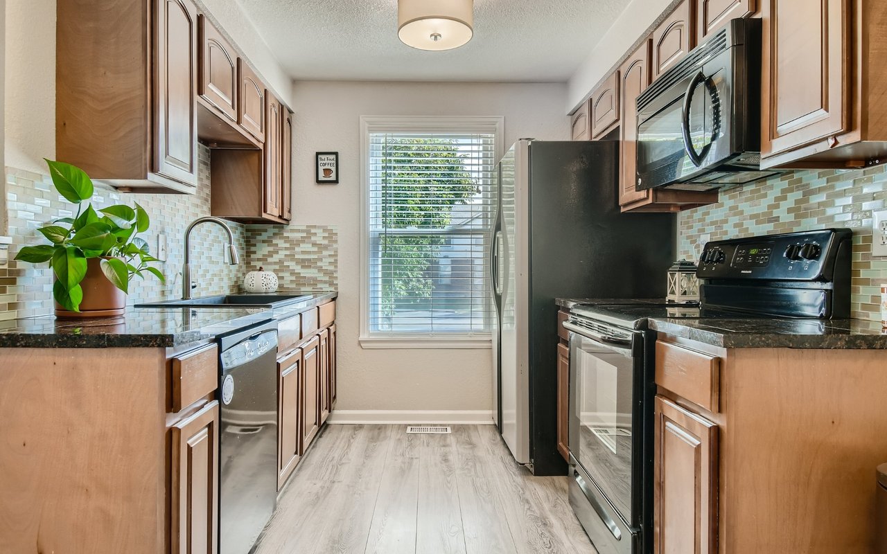 Just Listed: Open Concept in Oakshire