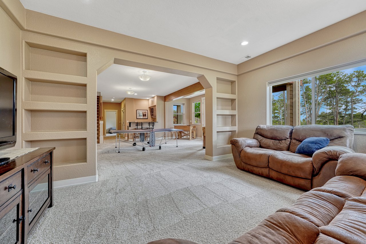 6125 Connaught Drive