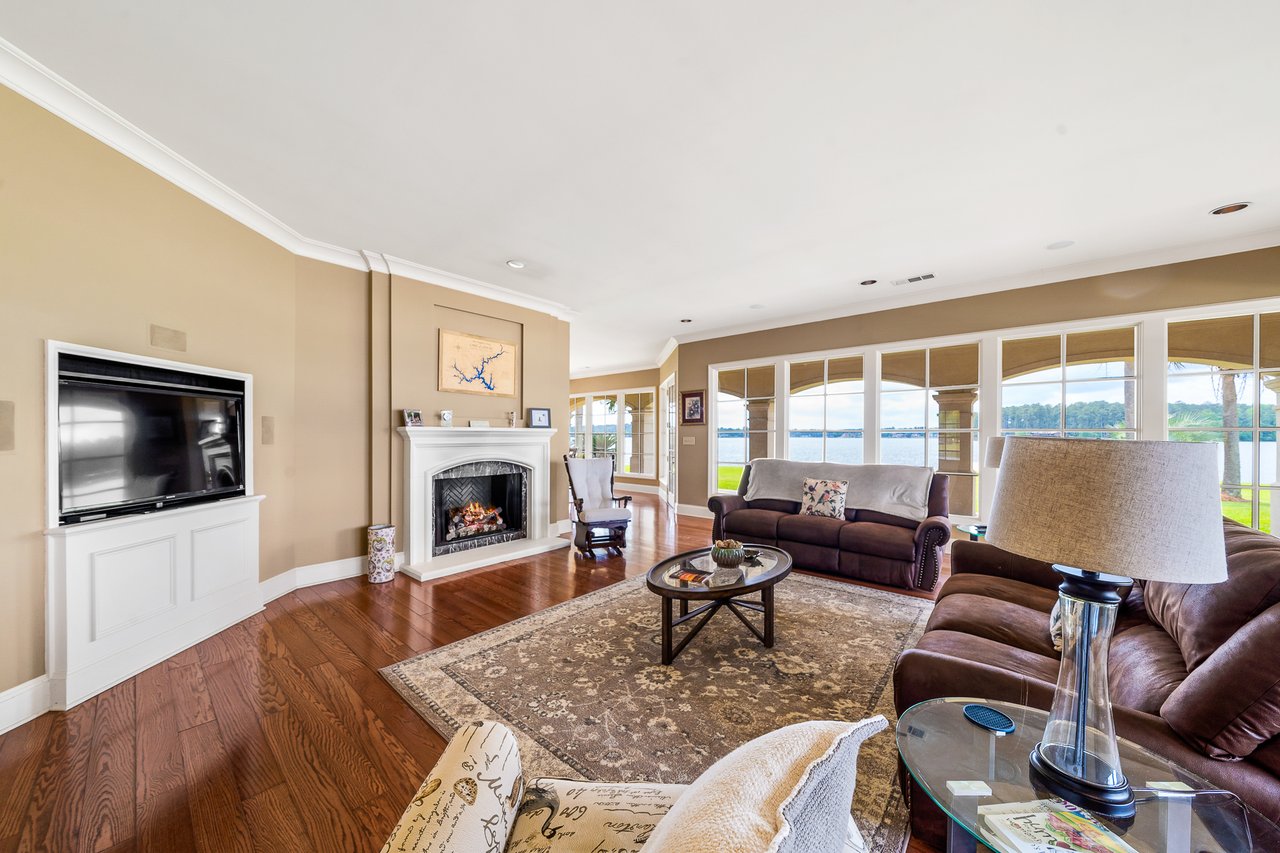 745 S Chickasaw Trail