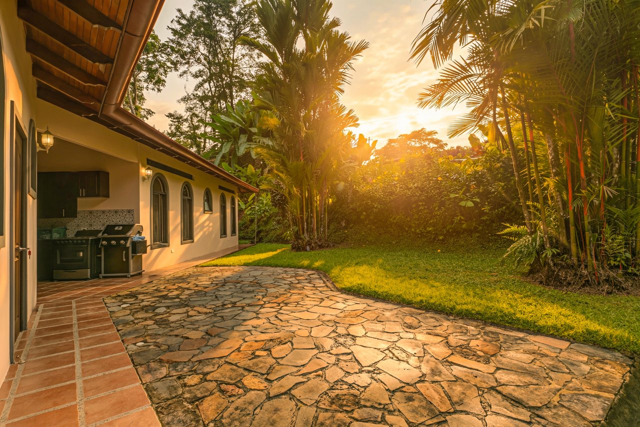 Ojochal Tropical Retreat | 4 Ensuite Bedrooms, Pool & Outdoor Living