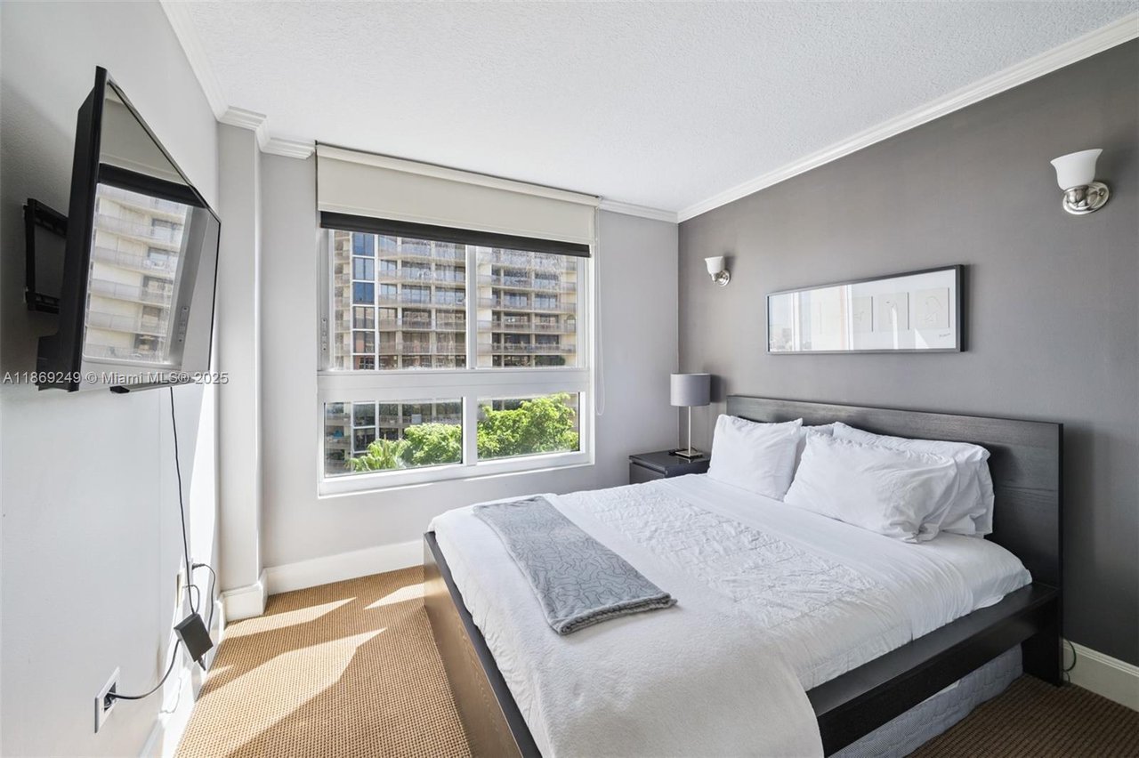 2951 S Bayshore Drive | Unit 917