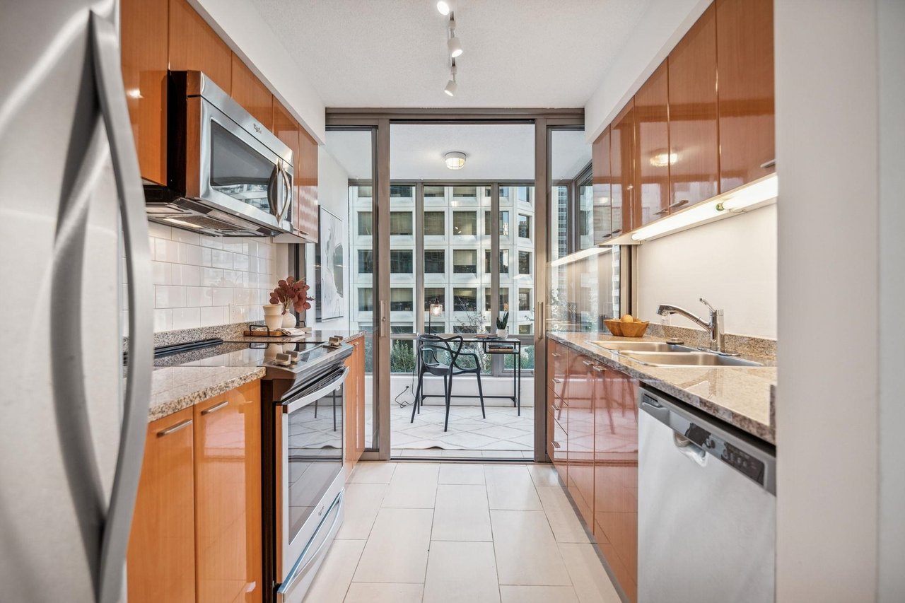 1200 W Georgia St, #706