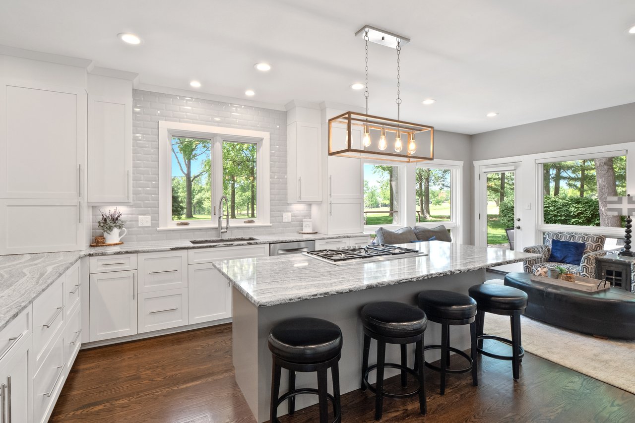 Elevating the Standard: What We Offer as Your Luxury Listing Agents in St. Louis