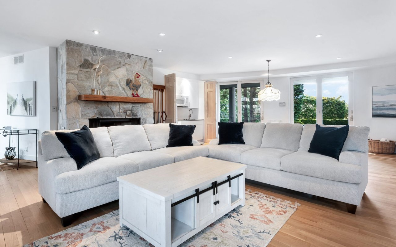 14 Water Mill Heights Dr
