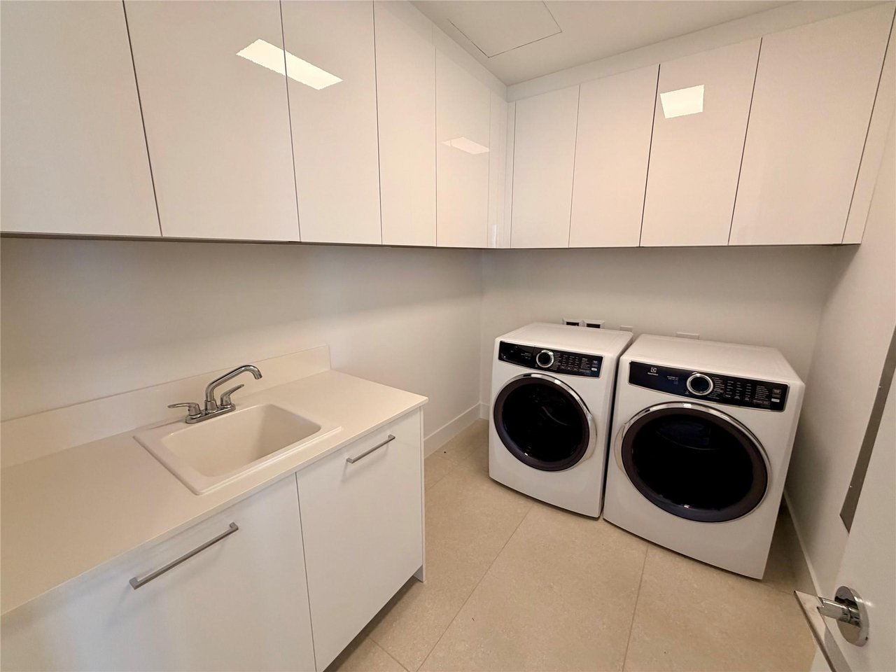 153 N Seabreeze Blvd S-602