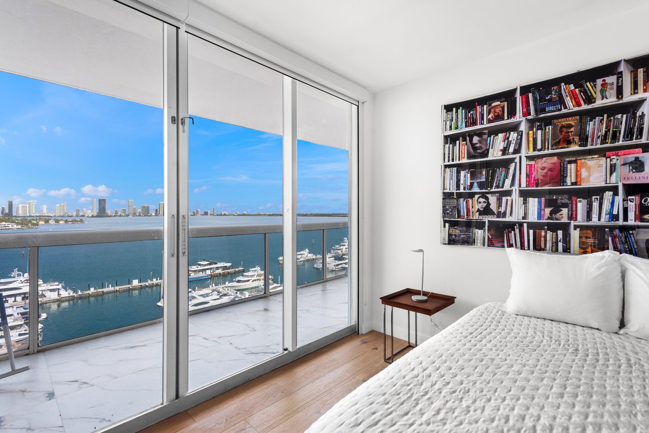 1800 Sunset Harbour 1202/04