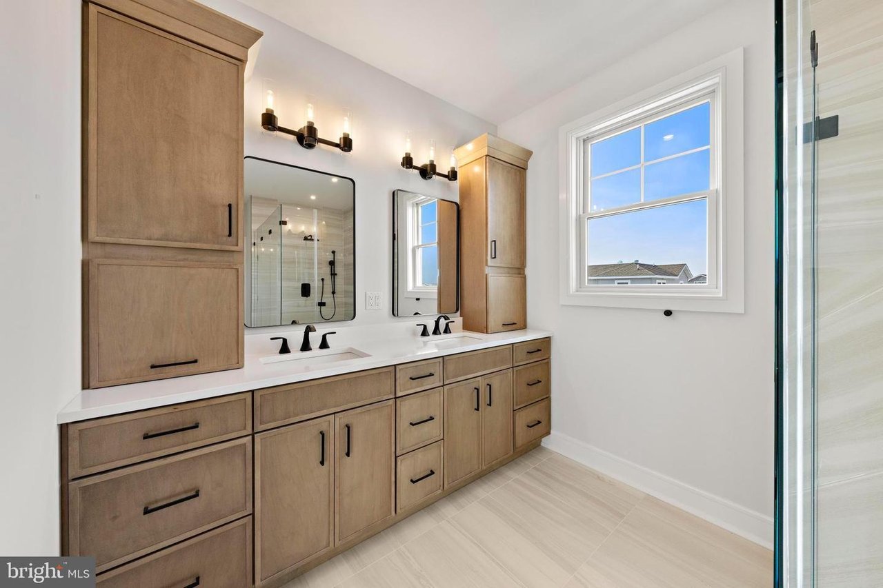 	352 N 5th St, Surf City Boro, NJ 08008