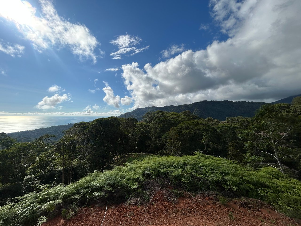 Ocean View Lots in the Exclusive Uvita Mountains. 