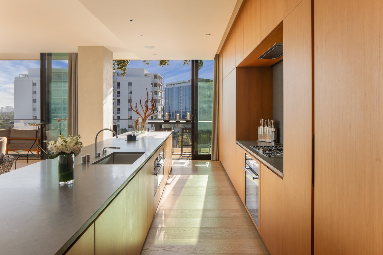 9040 W Sunset Blvd Unit: 905, West Hollywood 